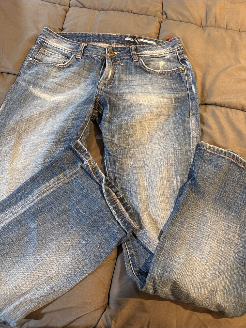 Women’s distressed Blue Jeans - Style  Stripe